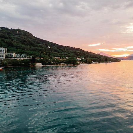 Kairaba Mythos Palace - Adults Only Kouspádhes Kültér fotó Sunset over the Gulf of Corfu