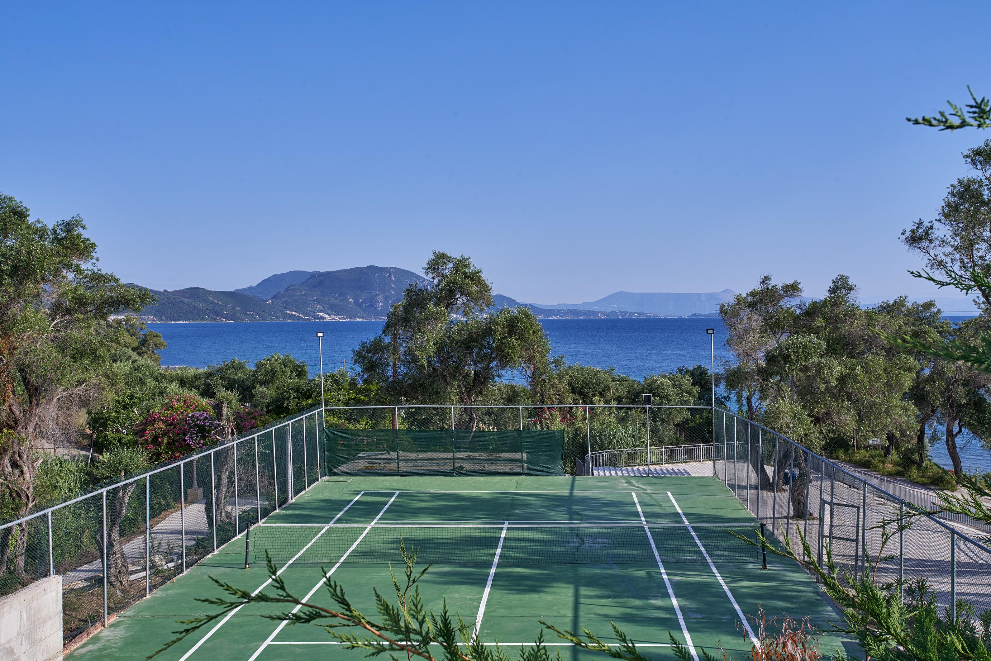 Kairaba Mythos Palace - Adults Only Kouspádhes Kültér fotó Tennis court at the resort