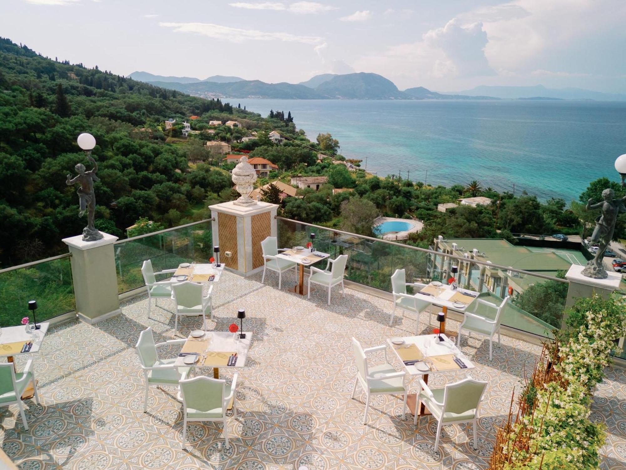 Kairaba Mythos Palace - Adults Only Kouspádhes Kültér fotó View of the bay of Skopelos from the hotel