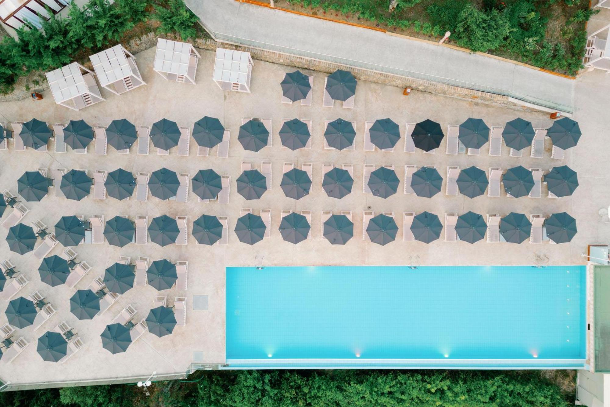 Kairaba Mythos Palace - Adults Only Kouspádhes Kültér fotó Aerial view of a pool