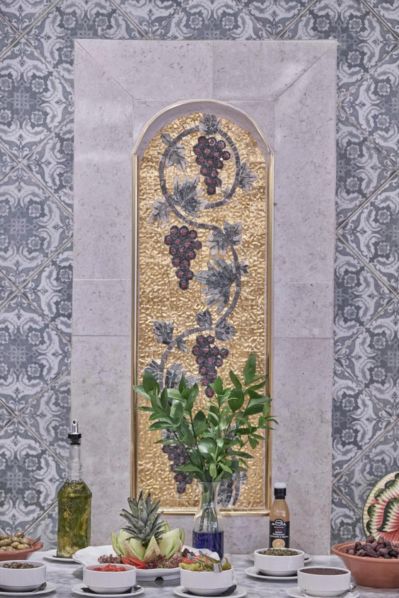 Kairaba Mythos Palace - Adults Only Kouspádhes Kültér fotó A living wall in a home